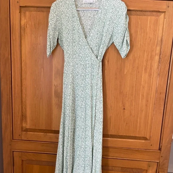 Faithful the Brand Floral Green Wrap Dress - Picture 1 of 3